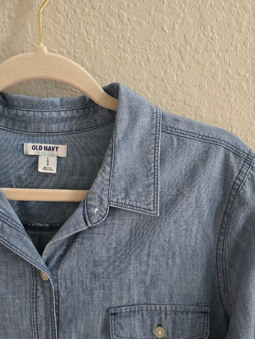 Old Navy Women's Light Blue Denim Button-Down Shirt-Lg - Picture 2 of 6